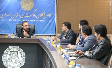 نشست مشترک رئیس کانون وکلای دادگستری همدان با اعضای خانه مطبوعات استان برگزارشد